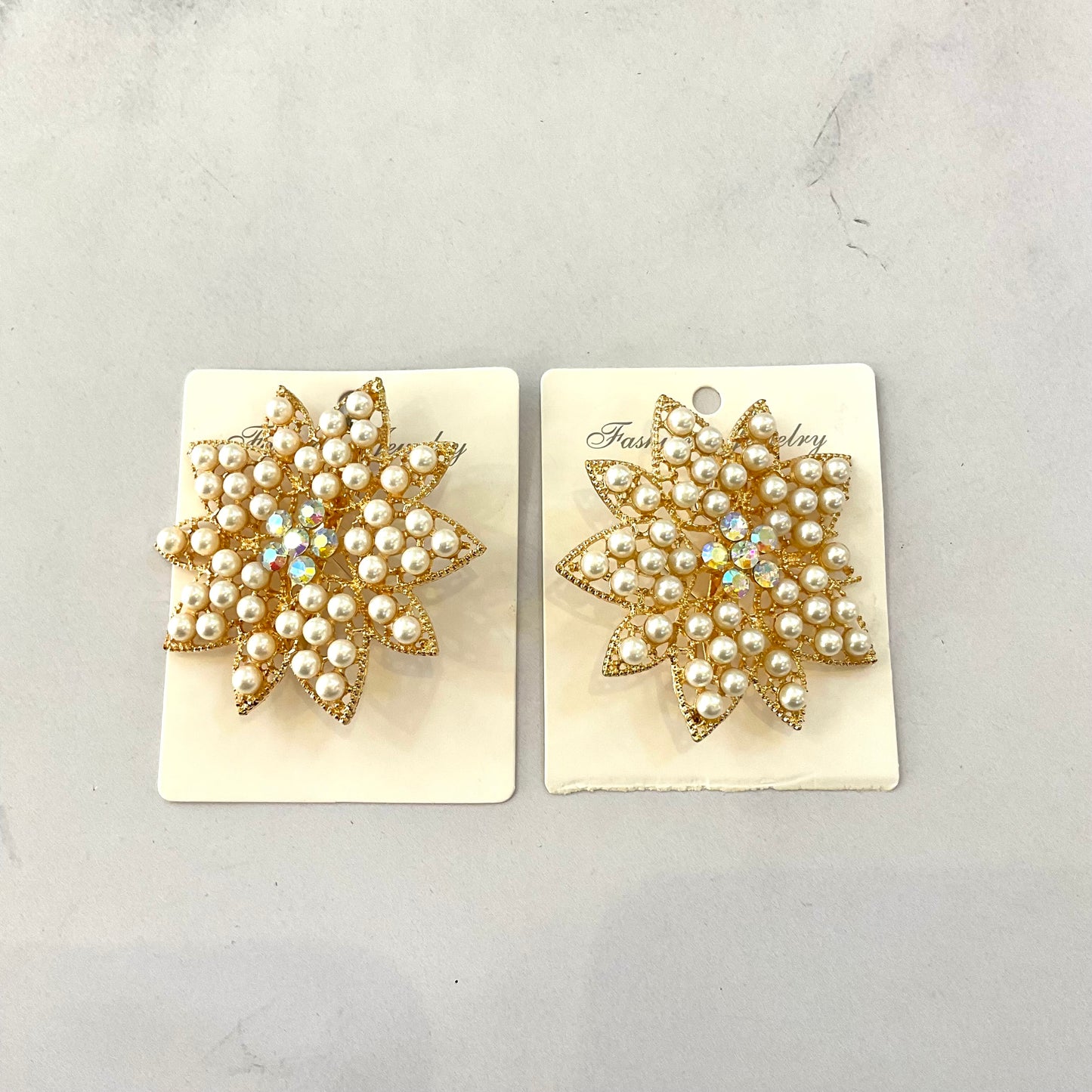 Prendedor Perlas Flor