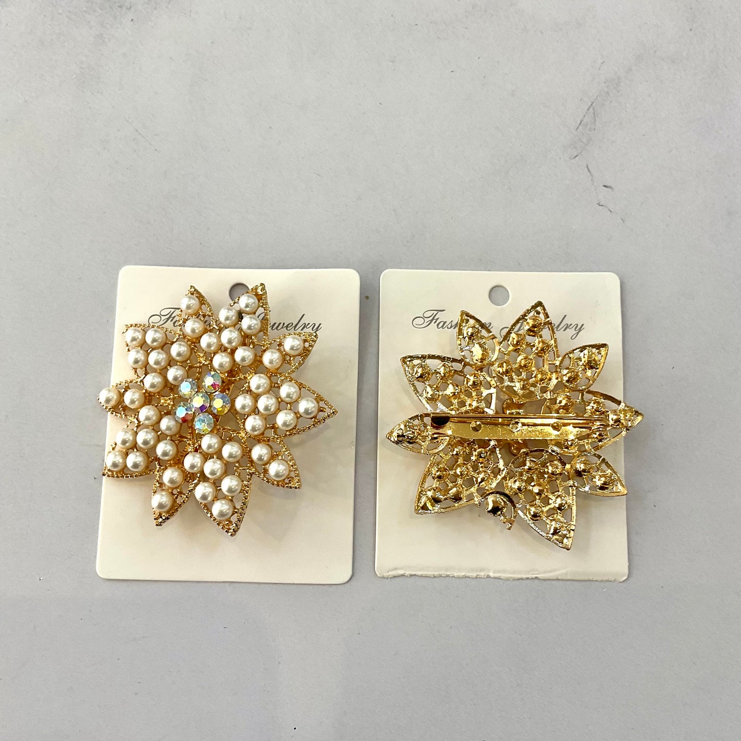 Prendedor Perlas Flor